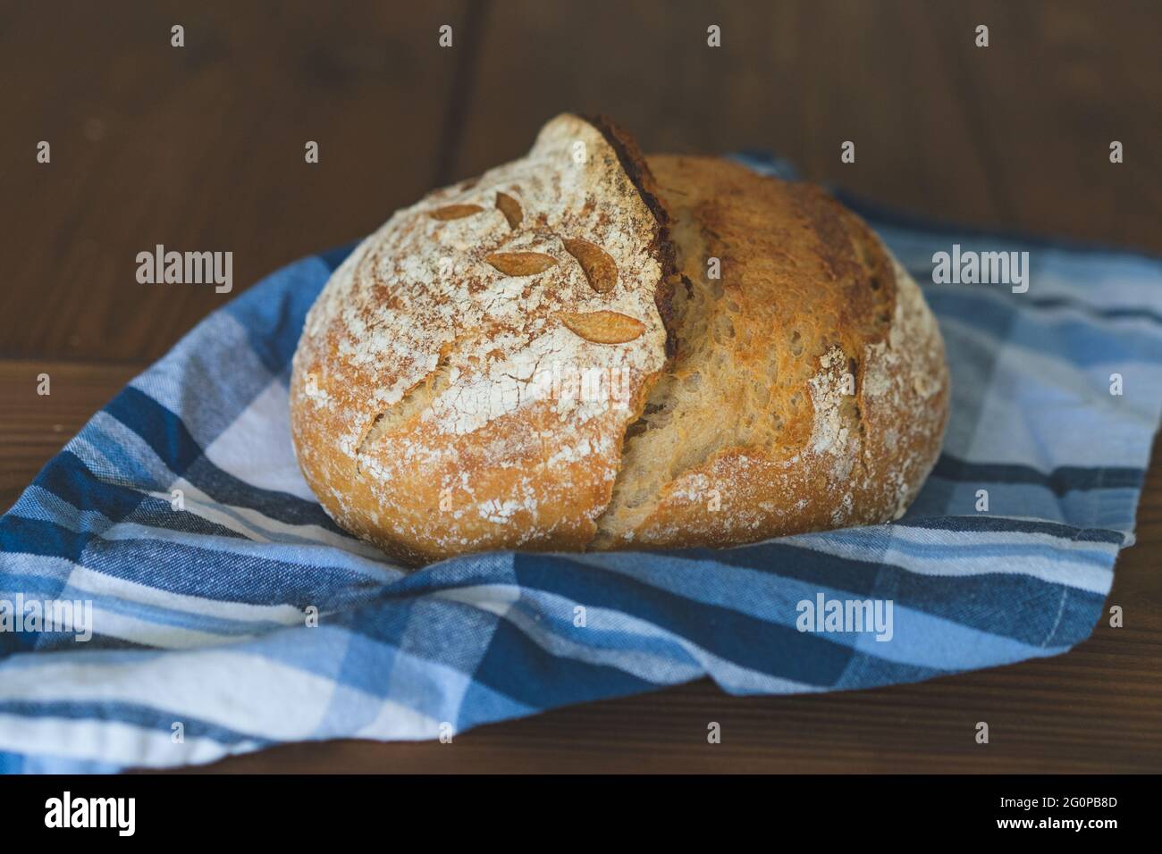 Sauerteig Brot Bild rustikalen Hintergrund Holztisch Stockfoto