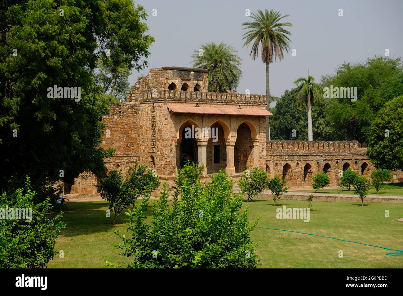 India Delhi - Ziegelsteingebäude in Humayun Grabpark Stockfoto