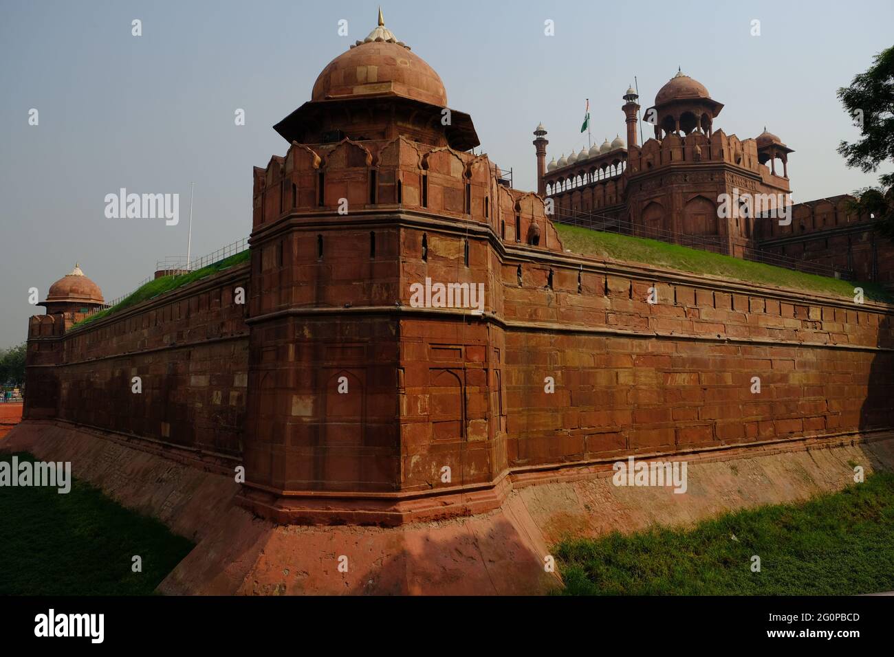 Indien Delhi - Rote Festung Grenzmauern Stockfoto
