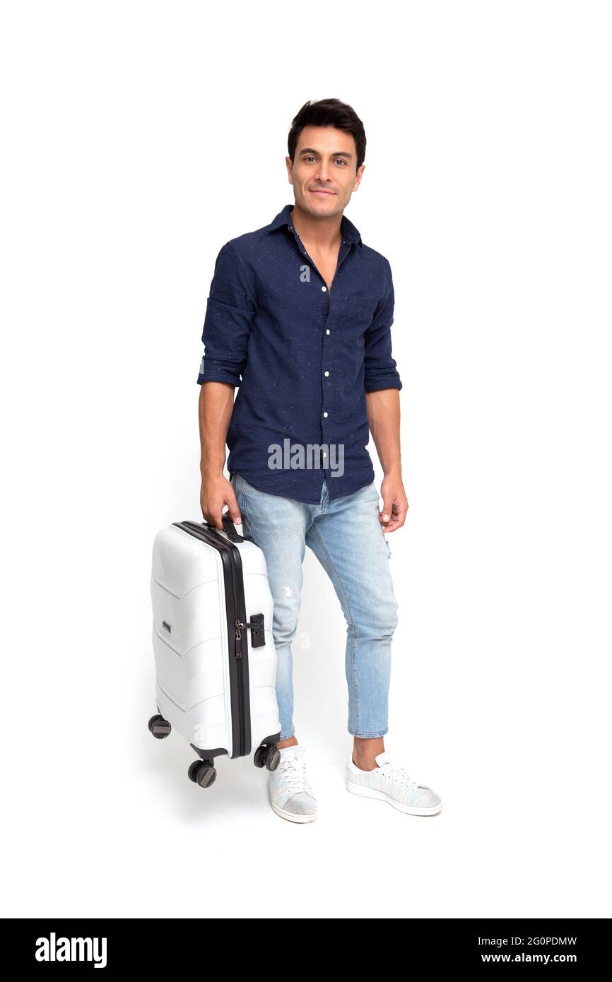 Lächelnd Tourist halten Reisetasche isoliert auf weißem Hintergrund Stockfoto