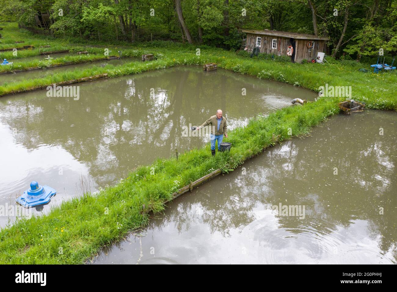 000 short of their 100 Fotos und Bildmaterial in hoher Auflösung Alamy