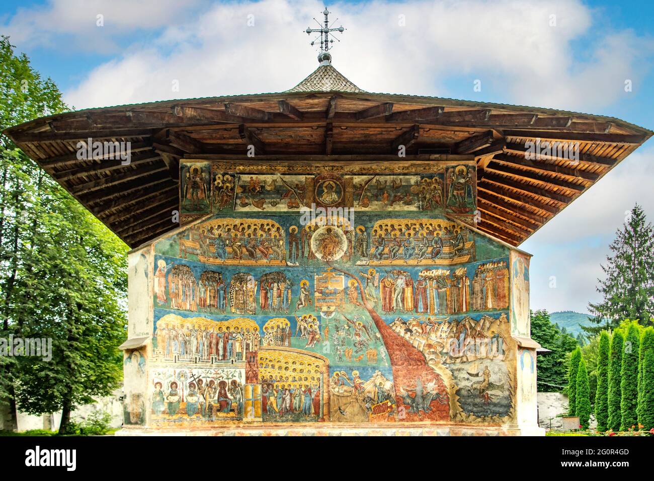 Gemalte Mauer der Kirche im Kloster Voronet, Voronet, Rumänien Stockfoto