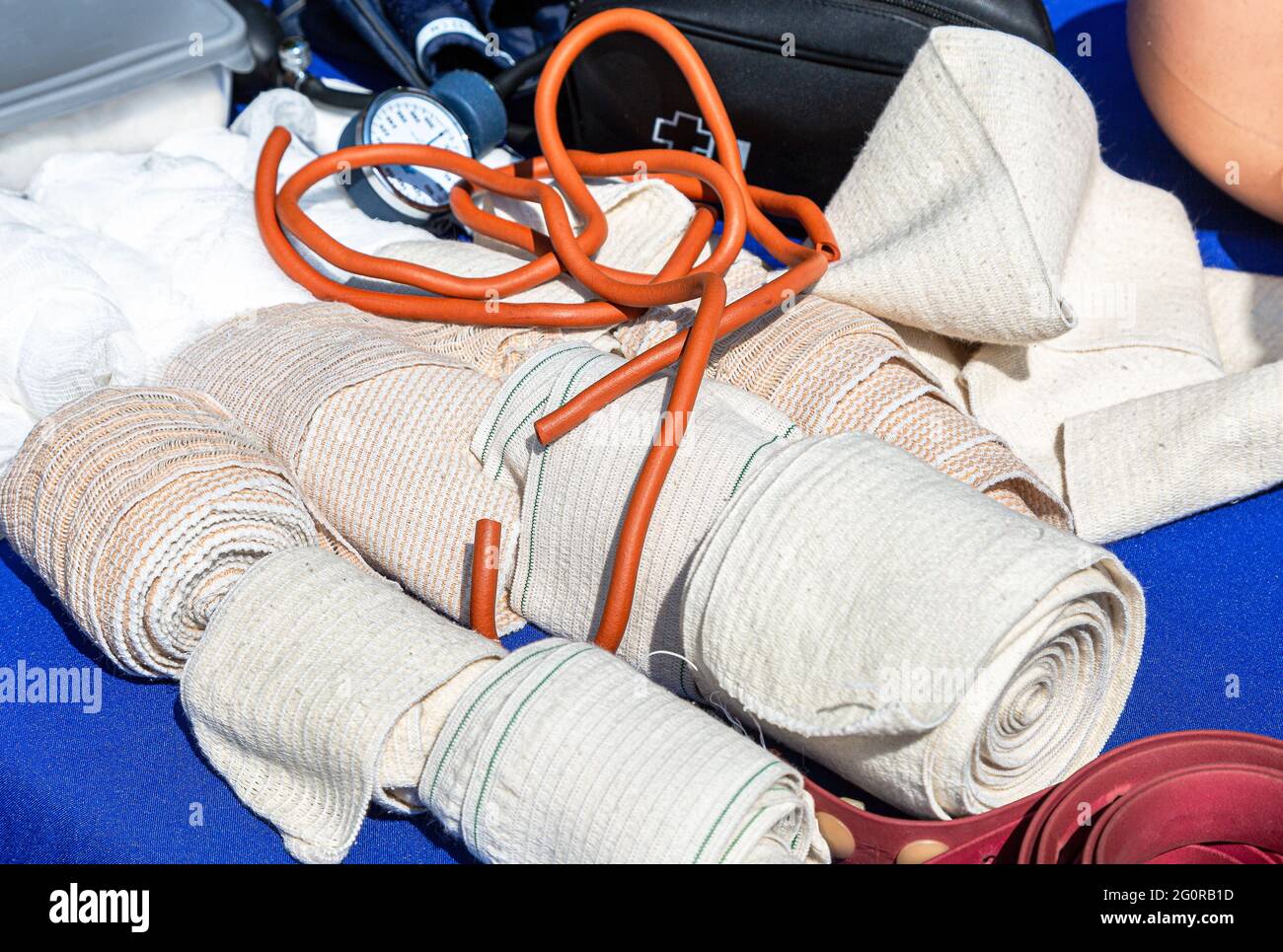 Medizinische Verbände und Gummiband für erste Hilfe, Gesundheitsversorgung Stockfoto