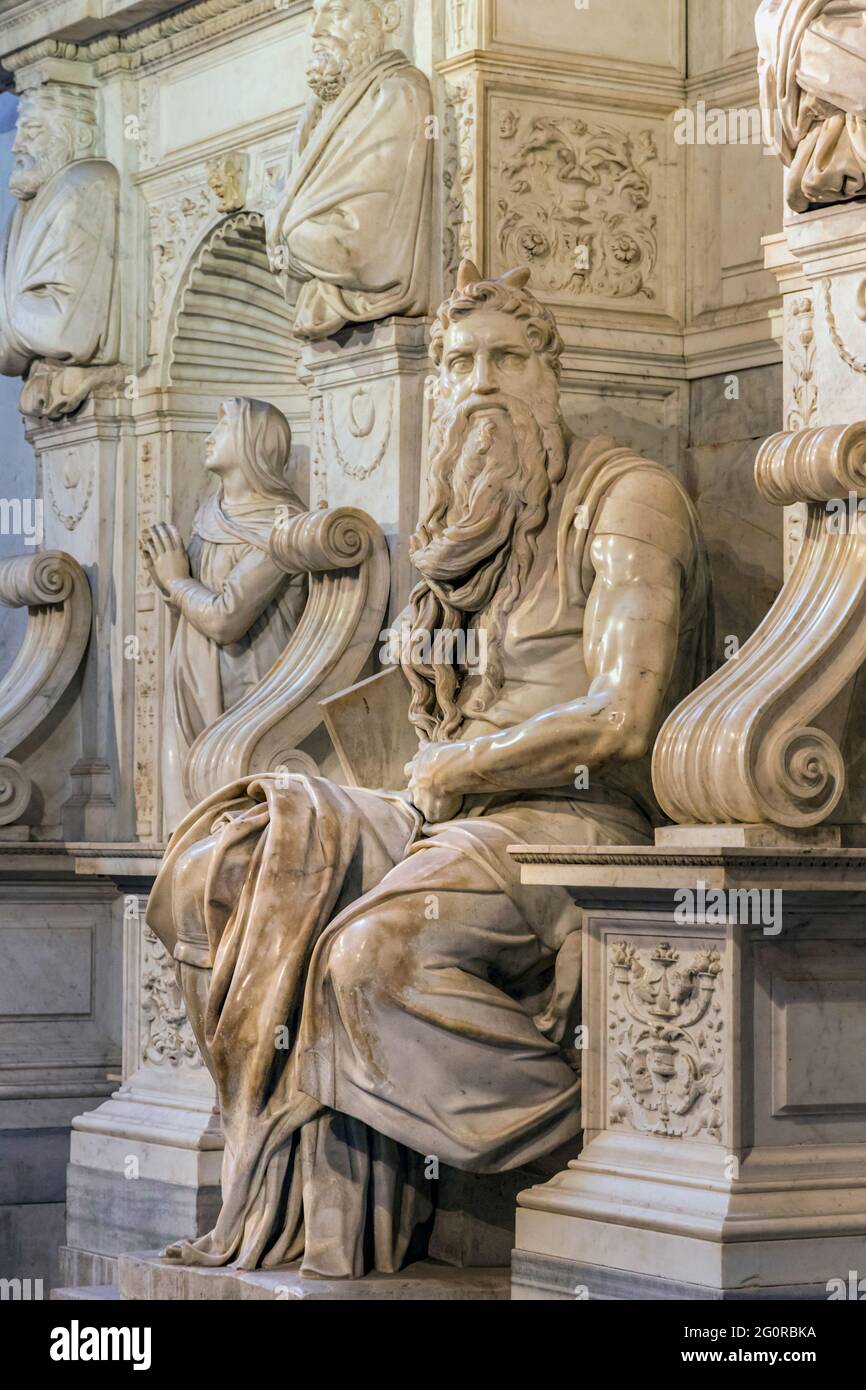 Rom, Italien. Michelangelos Moses in der Kirche San Pietro in Vincoli. Das historische Zentrum von Rom ist ein UNESCO-Weltkulturerbe. Stockfoto