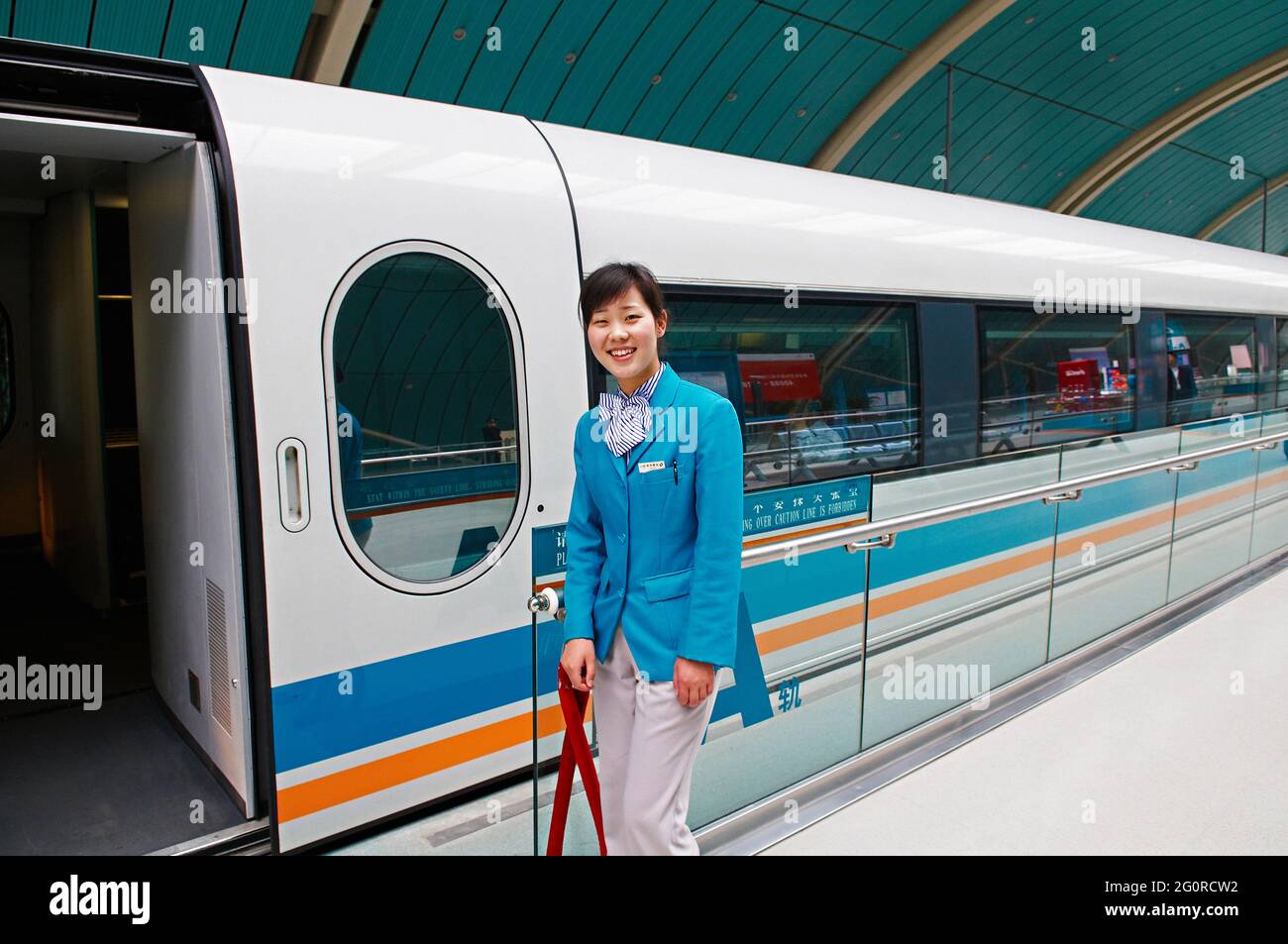 China, Shanghai, Magnetschwebebahn MagLev (Magnetic Levitation), der Zug fährt 18 Meilen (30 Kilometer) vom Pudong International Airport nach S Stockfoto