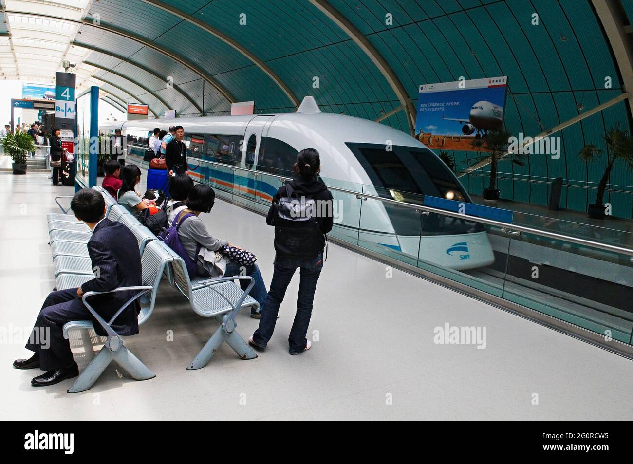 Magnetic levitation train -Fotos und -Bildmaterial in hoher Auflösung ...