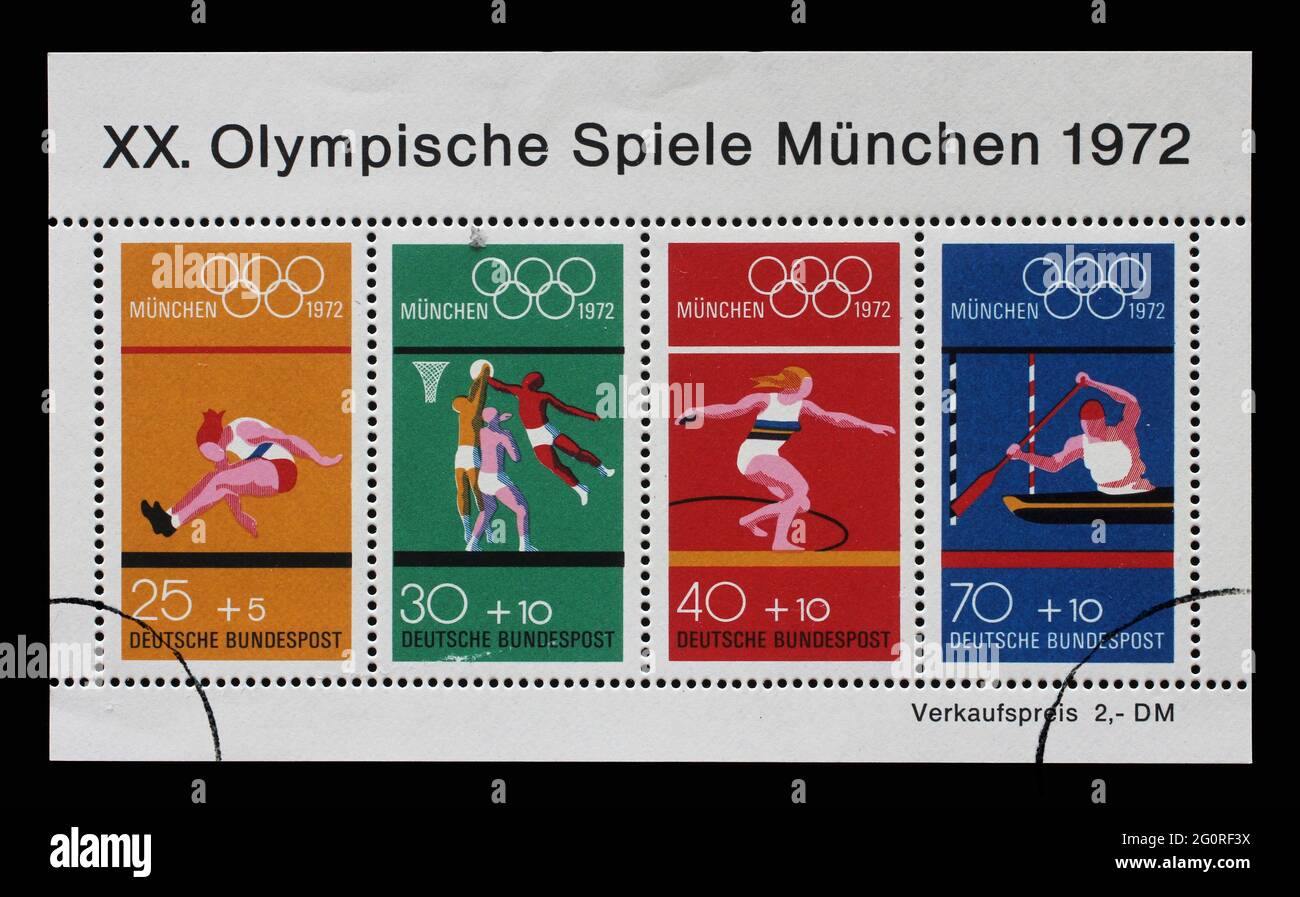 In Deutschland bedruckte Briefmarke mit Briefkopfblock bei den Olympischen Sommerspielen 1972 in München: Olympische Ringe mit den Sportmotiven: Weitsprung, Korb Stockfoto