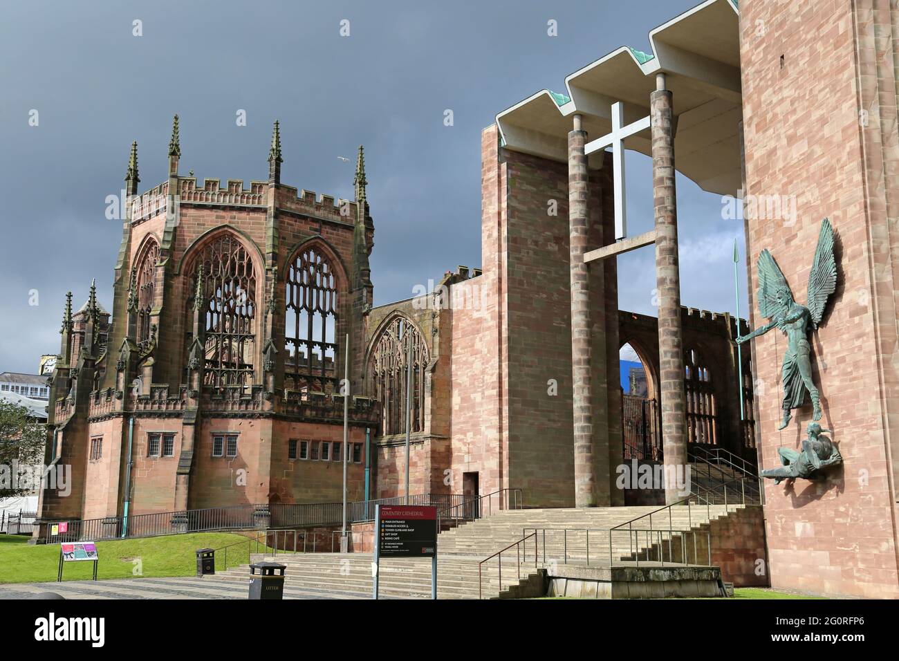 Old and New Cathedral Church of Saint Michael (Coventry Cathedral), Priory Street, Coventry, West Midlands, England, Großbritannien, Großbritannien, Europa Stockfoto