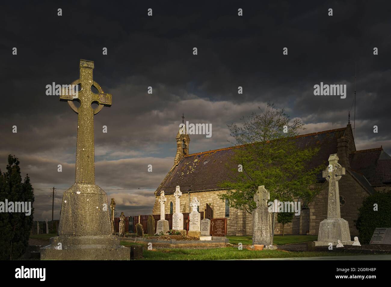 Irische Kirche und der alte Friedhof. St. Patricks Kirche in Castletown Dorf. County Wexford. Irland. Stockfoto