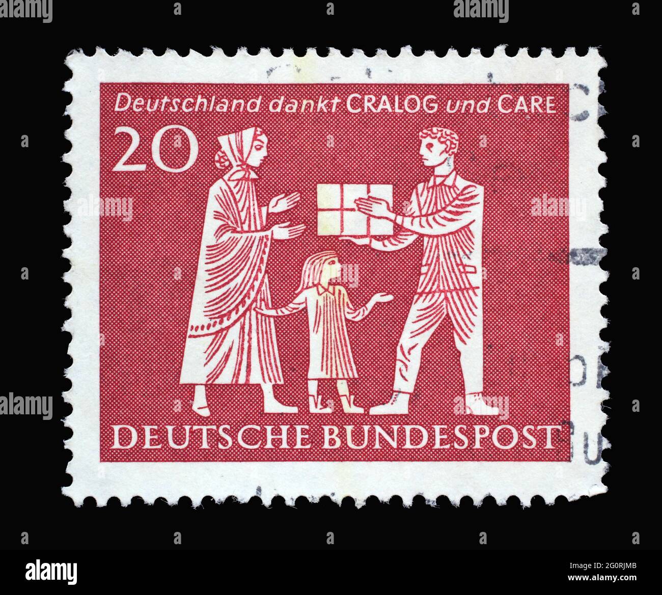 Die in Deutschland gedruckte Marke zeigt Mutter und Kind, die eine Geschenkschachtel erhalten, als Dank für die amerikanische Hilfe zwischen 1946 und 1962, um 1963 Stockfoto