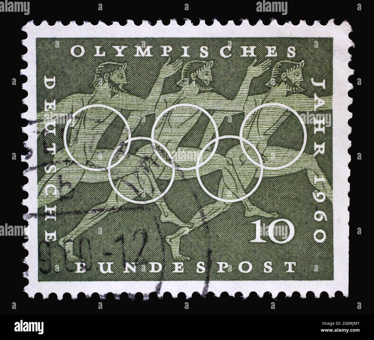 In Deutschland gedruckte Marke mit Laufsport, Sportszene aus griechischen Vasenbildern, olympischen Ringen und zur Förderung der 17. Olympischen Spiele in Rom, um 1960 Stockfoto