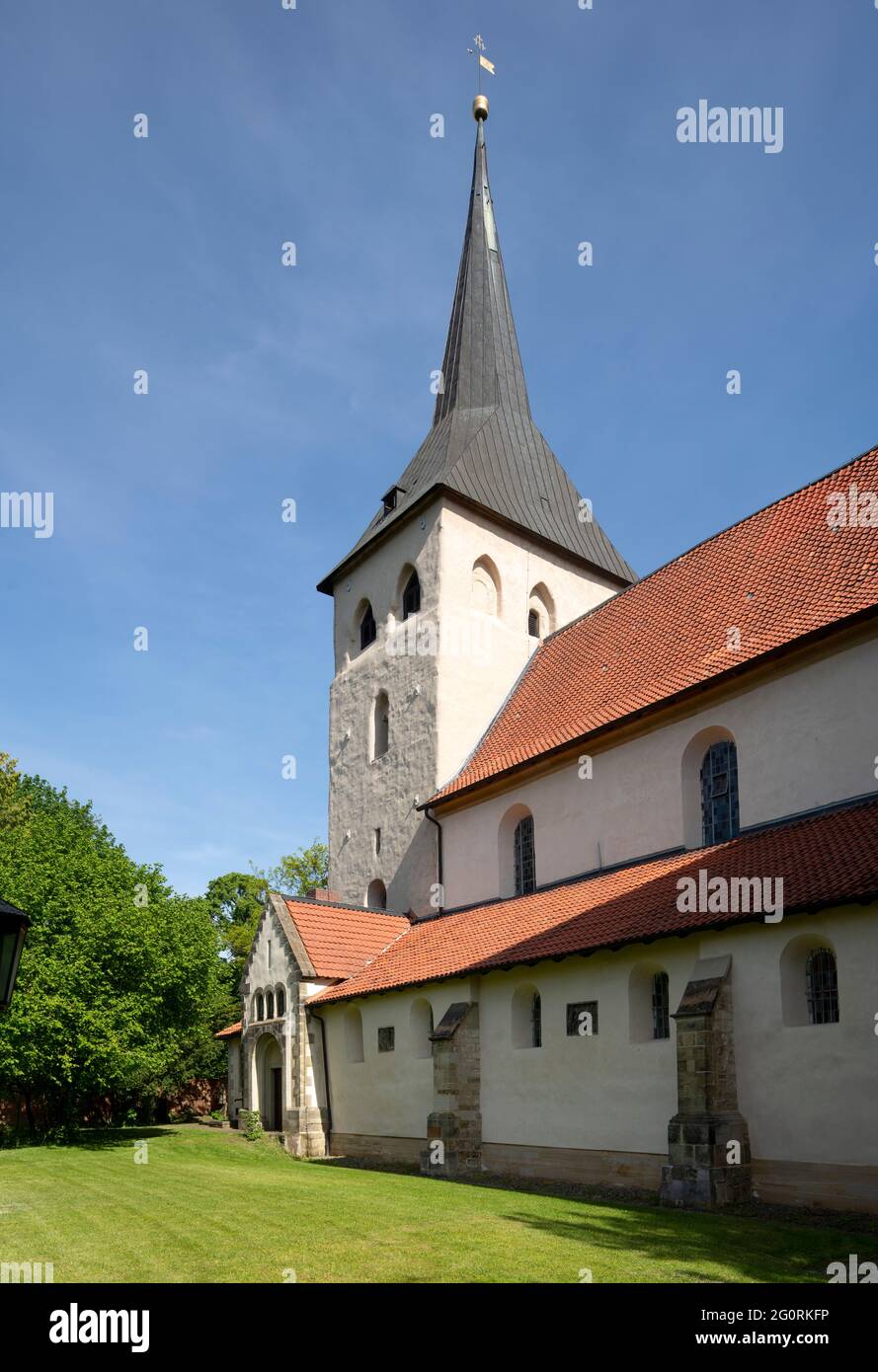 Heiningen, ehemalige Klosterkirche St. Peter und Paul, Blick von Südosten Stockfoto