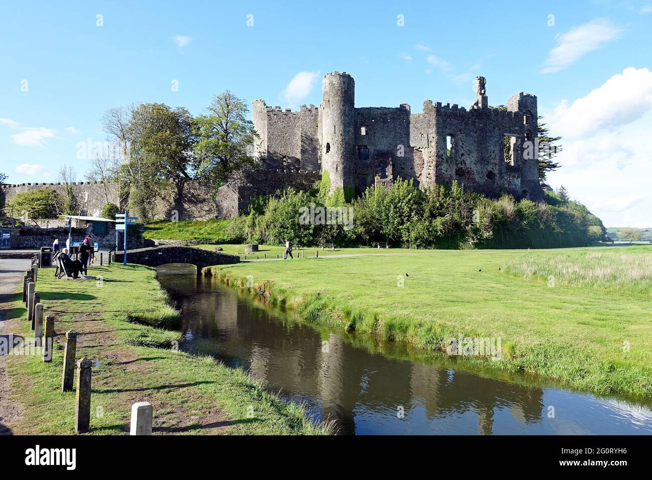 Laugharne Castle und River Coran, Carmarthenshire, Wales Stockfoto