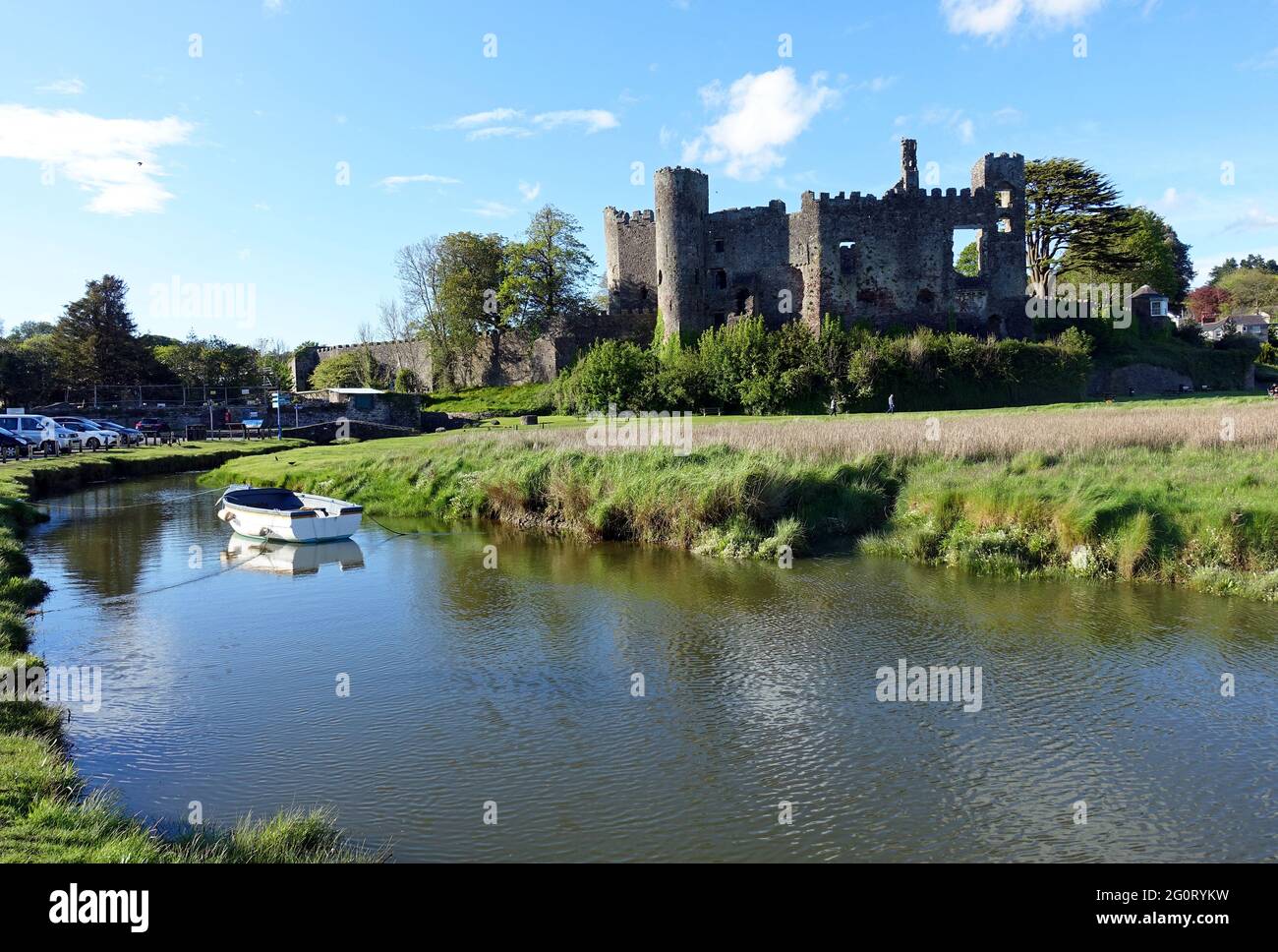 Laugharne Castle und River Coran, Carmarthenshire, Wales Stockfoto