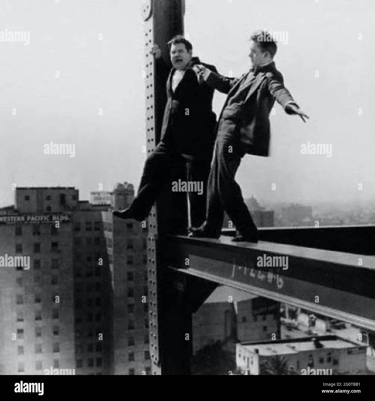 Das ist ein weiteres feines Durcheinander, das du mir in Stanley einholst - Laurel und Hardy engagieren sich in fröhlichen Japes und High Jinks. Stockfoto