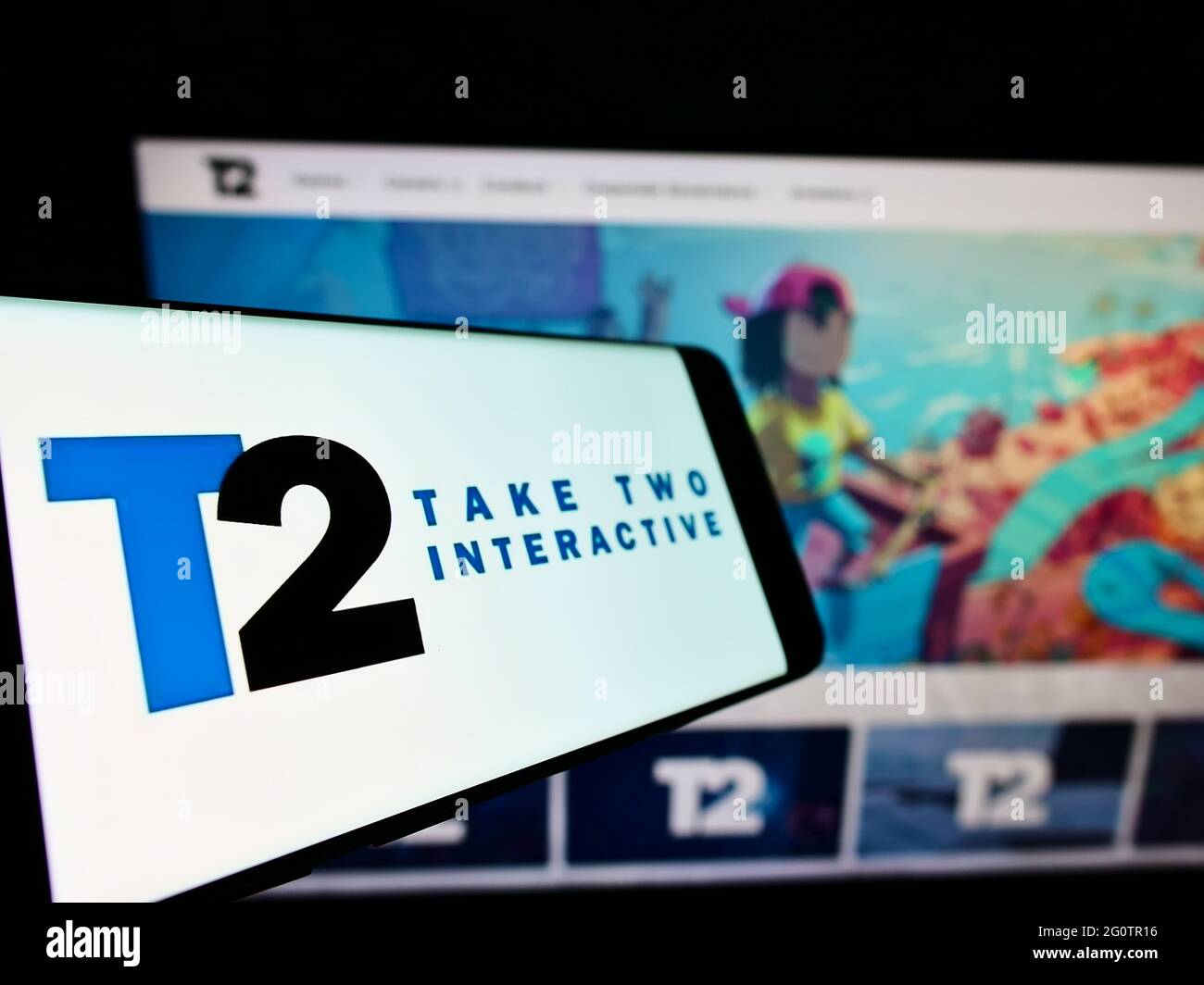 Handy mit Logo der Videospielfirma Take-Two Interactive Software Inc. Auf dem Bildschirm vor der Website. Konzentrieren Sie sich auf die Mitte links des Telefondisplays. Stockfoto