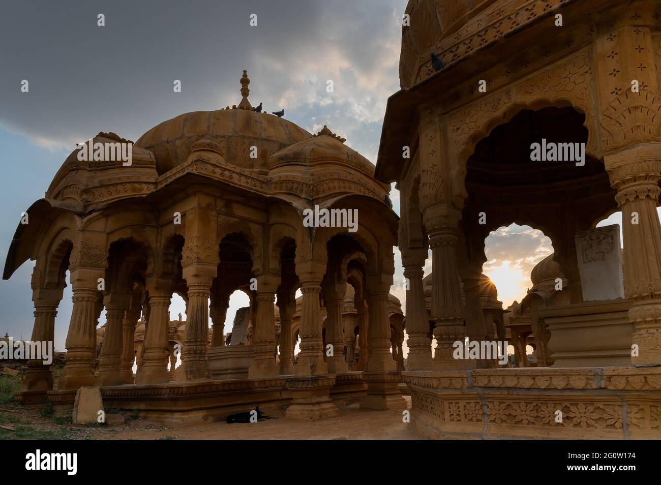 Bada Bagh oder Barabagh, bedeutet Big Garden, ist ein Gartenkomplex in Jaisalmer, Rajasthan, Indien, für Royal cenotaphs, oder chhatris, Von Maharadschas. Stockfoto