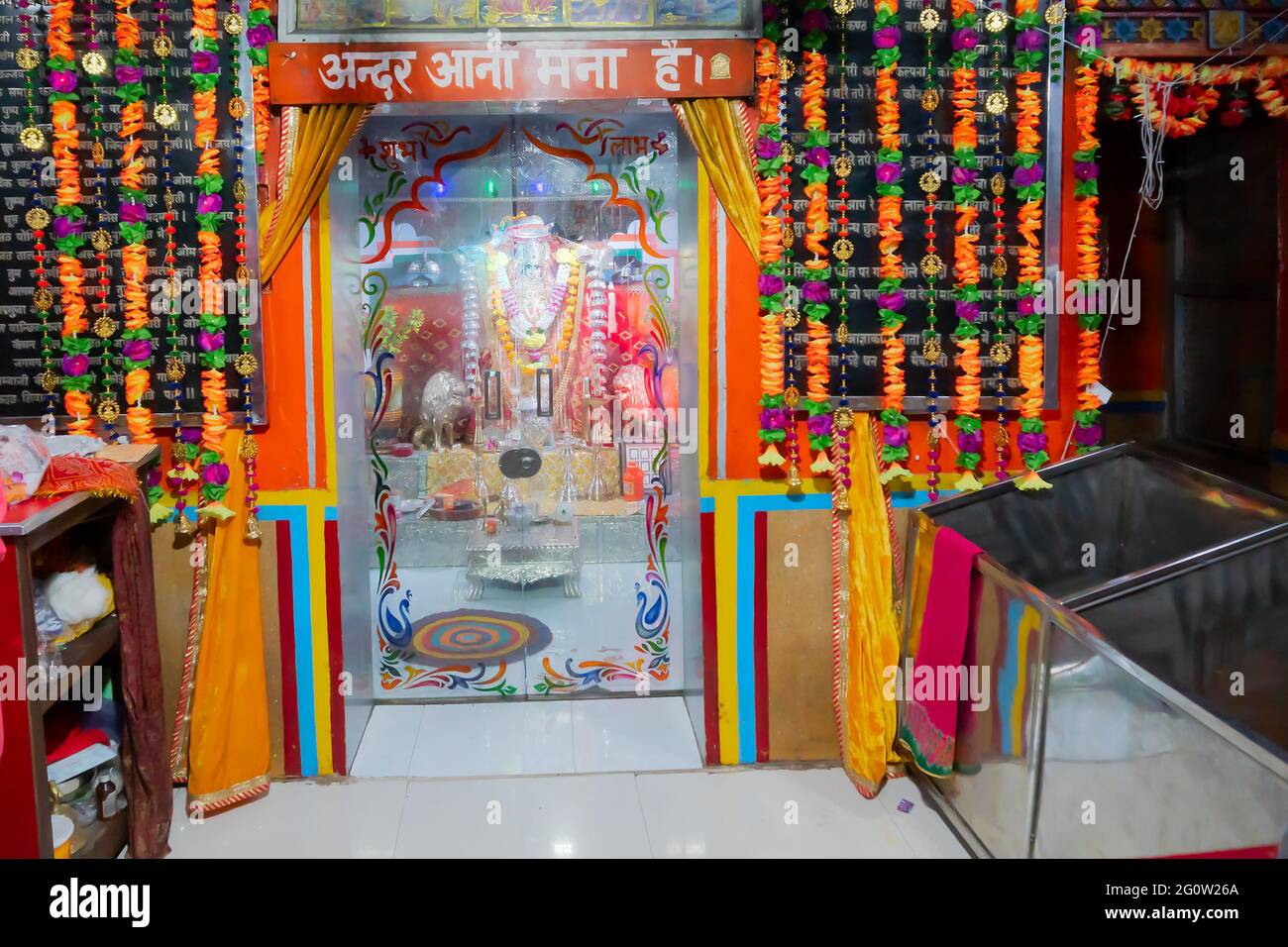 Jaisalmer, Rajasthan, Indien - 15th. Oktober 2019 : Göttin Tanot bei Tanot Mata Mandir an der indischen pakistanischen Grenze in der Wüste Thar. Antiker Tempel von der Armee, Stockfoto