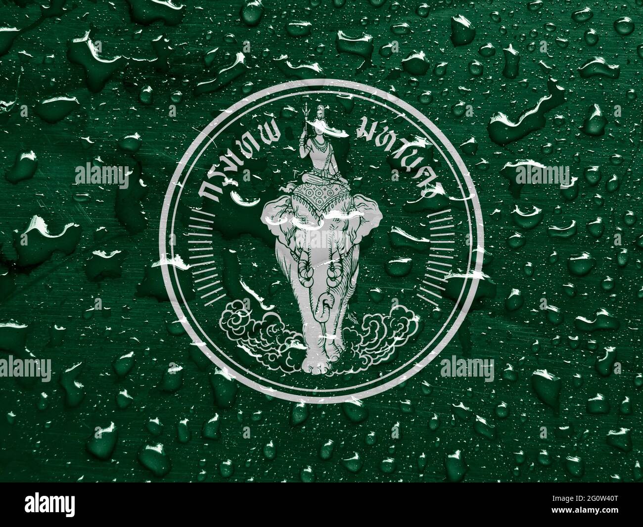 Flagge von Bangkok, Thailand mit Regentropfen Stockfoto