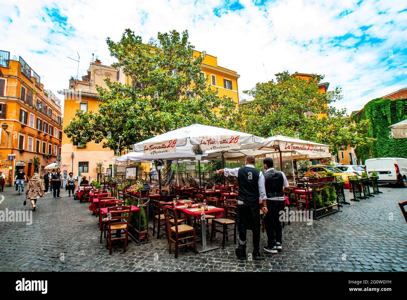 Gemütliche alte Straßen in Trastevere im Mai 2021, Rom, Italien. Trastevere Viertel von Rom, am Westufer des Tibers, Architektur und Wahrzeichen von Stockfoto