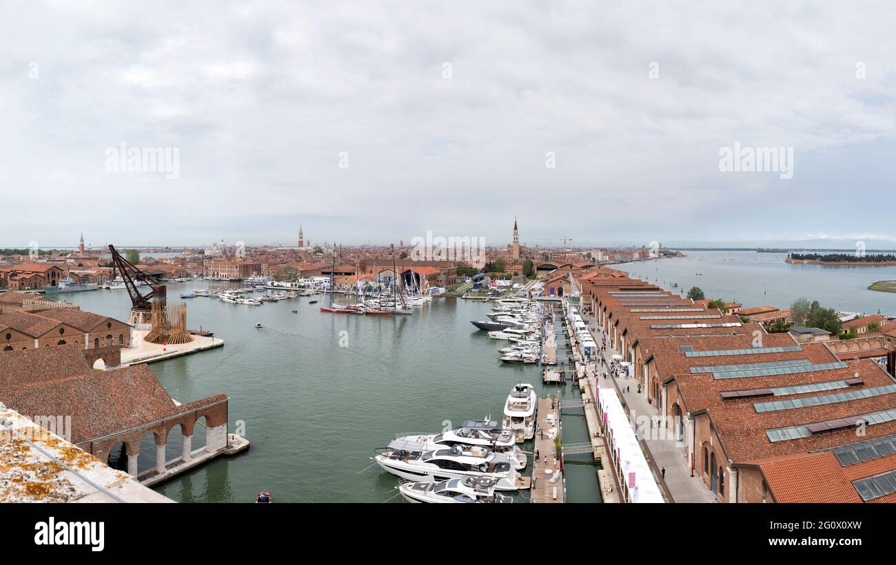 Panoramablick voll detailliert von Venedig Stadt der Künste Italien aus Arsenale Turm während der Boat Show 2021 Ausgabe 29 Mai 2021 Stockfoto