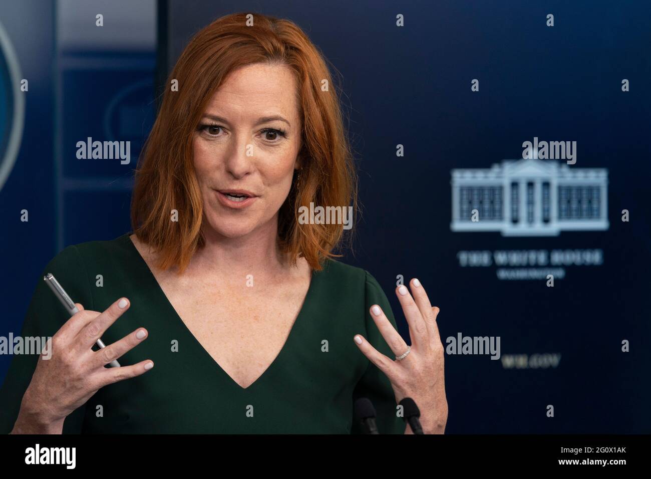 Jen Psaki, die Pressesprecherin des Weißen Hauses, hält am Donnerstag, den 3. Juni 2021, im Weißen Haus in Washington, DC, eine Pressekonferenz. Quelle: Chris Kleponis/Pool via CNP /MediaPunch Stockfoto