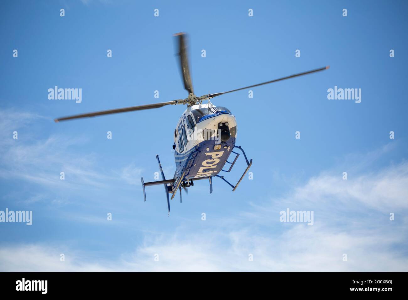 Türkei-Antalya 05.26.2021: Hubschraubertrainingsflug-Studie der Polizeibehörde Antalya Stockfoto