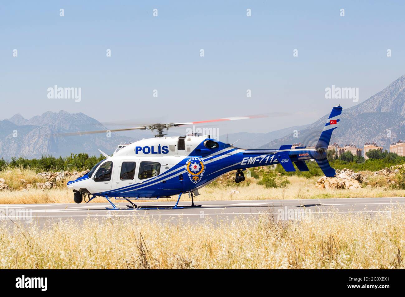 Türkei-Antalya 05.26.2021: Hubschraubertrainingsflug-Studie der Polizeibehörde Antalya Stockfoto
