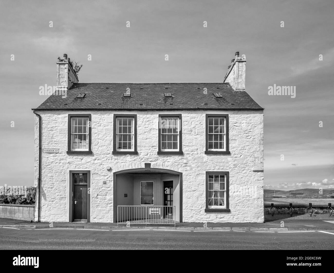 Das Bild zeigt das Old Customs House an der Westküste der Stadt und dem Hafen von Stranraer, der als der westlichste Punkt der Britischen Inseln bekannt ist Stockfoto