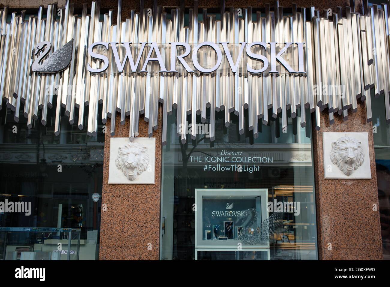 Nordmakedonien, Skopje, Mai 2021 Swarovski Shop Exterieur in Mazedonien Stockfoto