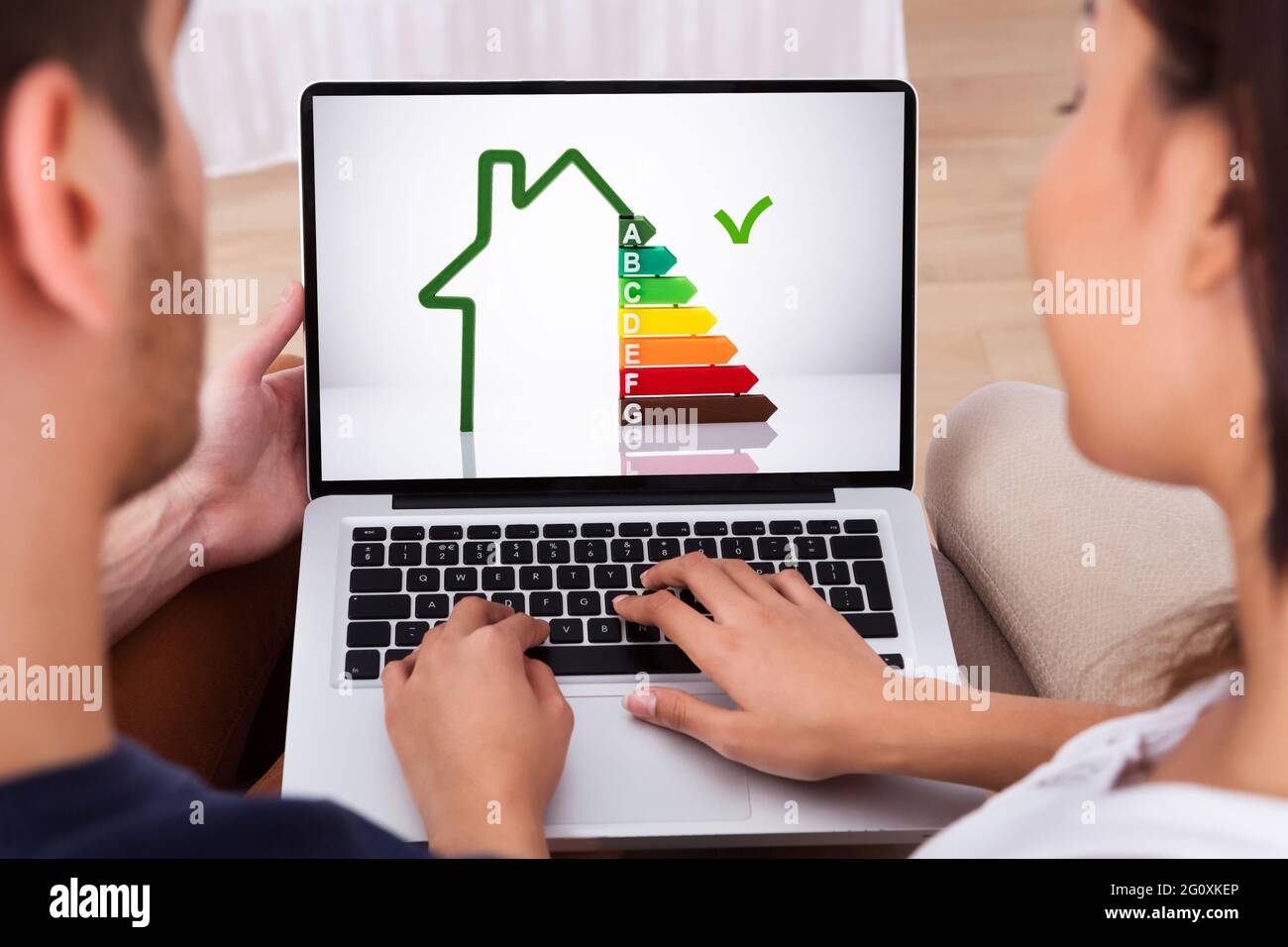 Energieeffizientes Hausgebäude Audit. Isolations- Und Verbrauchsbericht Stockfoto
