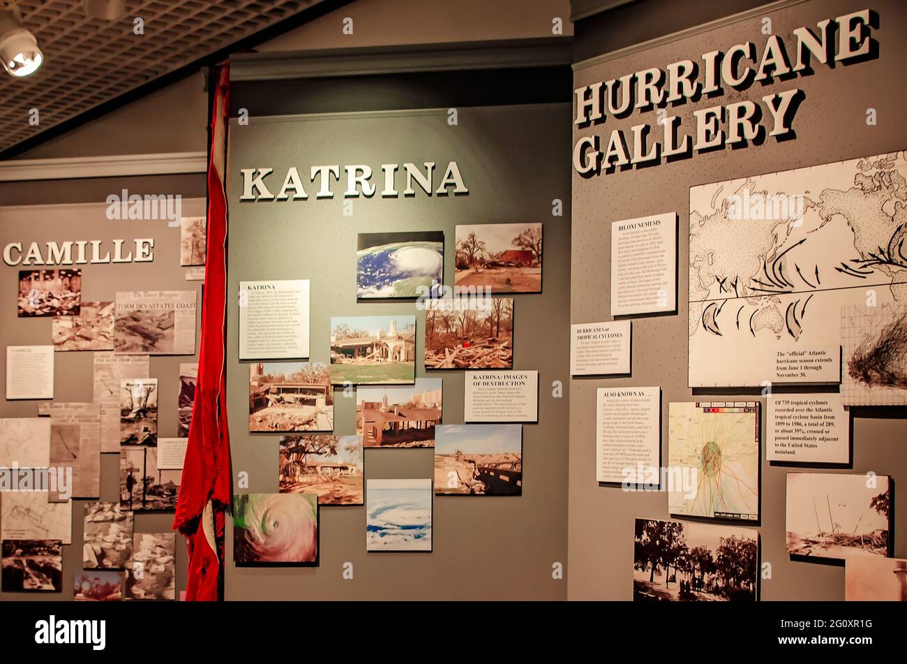 Eine Ausstellung gibt Informationen über Hurrikane an der Golfküste im Maritime and Seafood Industry Museum, 29. Mai 2021, in Biloxi, Mississippi. Stockfoto