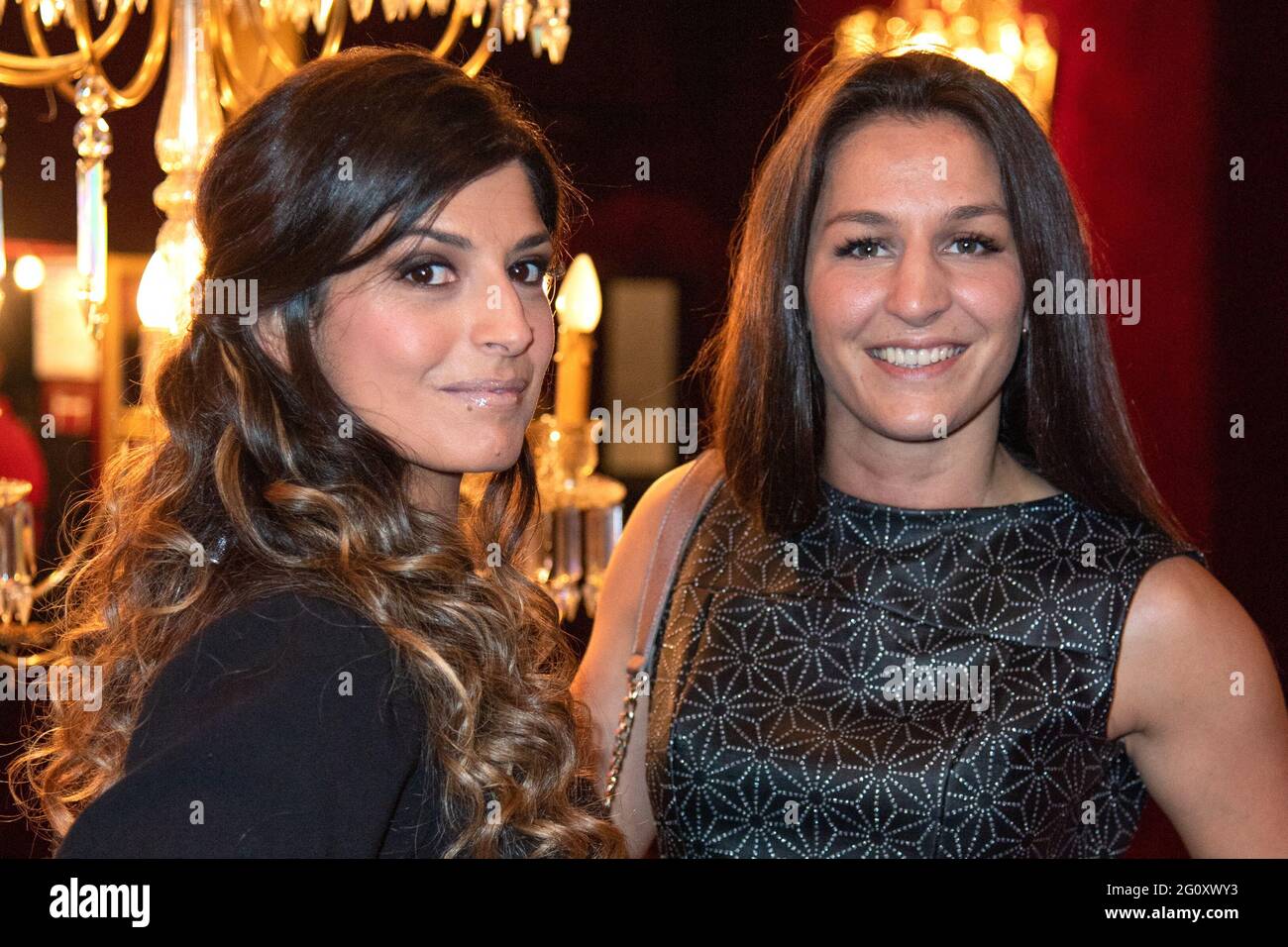 Paris, Frankreich. Juni 2021. Lea Sarasa und Lucie Bertaud (Koh Lanta 2021) bei der „Soy De Cuba, Viva la Vida!“ Premiere im Casino de Paris in Paris, Frankreich, am 03. Juni 2021. Foto von Aurore Marechal/ABACAPRESS.COM Quelle: Abaca Press/Alamy Live News Stockfoto