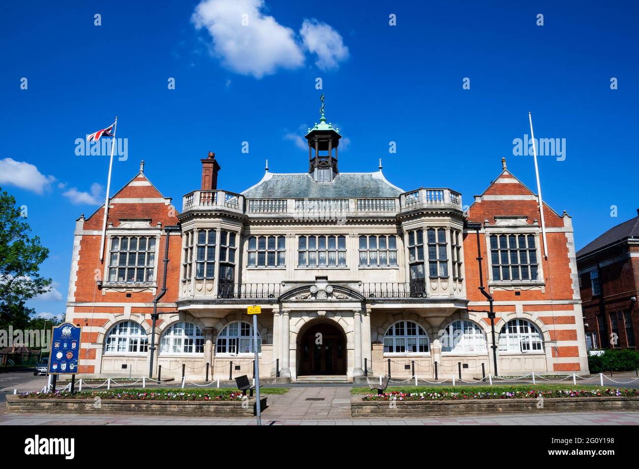 Hendon Town Hall im Londoner Stadtteil Barnett an einem sonnigen Tag Stockfoto