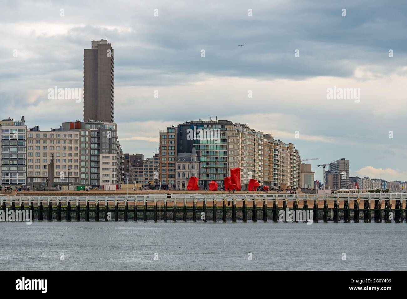 Oostende (Ostende) City Pier und Skyline an der Nordsee, Belgien. Stockfoto