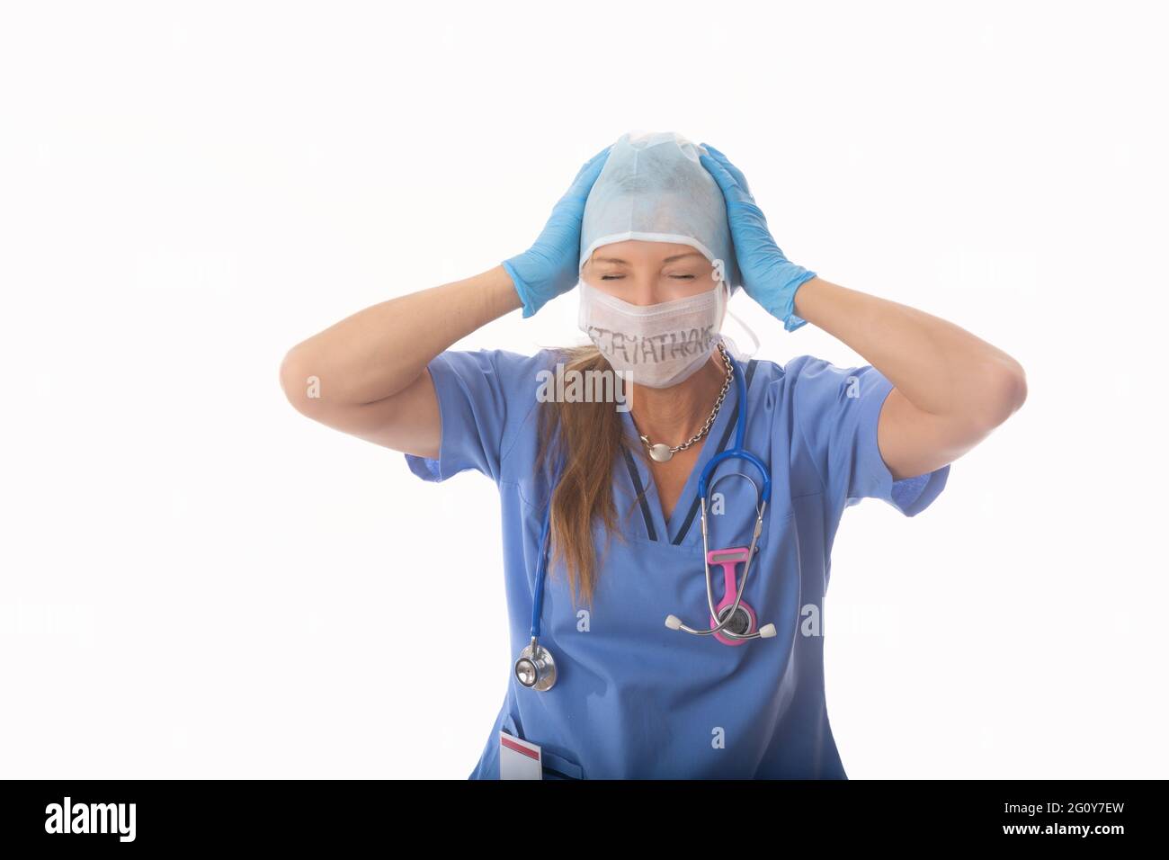 COVID-19 frustrierte Krankenschwester bittet alle, während einer Grippepandemie zu Hause zu bleiben, um die Kurve zu glätten und die Ausbreitung von infektiöser Korona zu stoppen Stockfoto