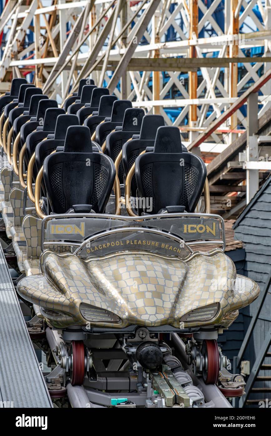 Icon, neue Achterbahn für Blackpool Pleasure Beach, Front Care und leere Züge während der Bauarbeiten Stockfoto