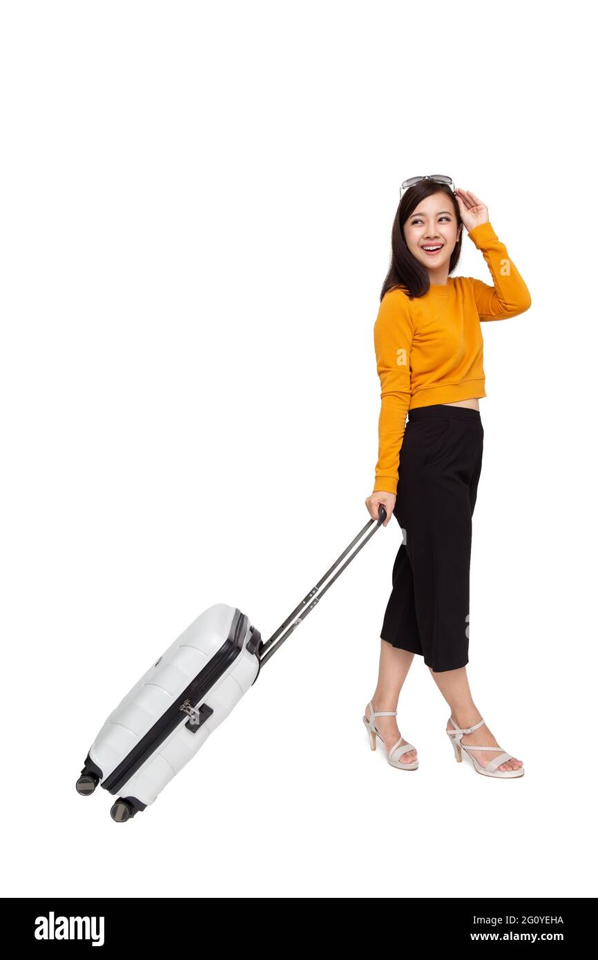 Happy Asian Frau Mädchen mit Koffer isoliert auf weißem Hintergrund, Reisen und touristische Konzept Stockfoto