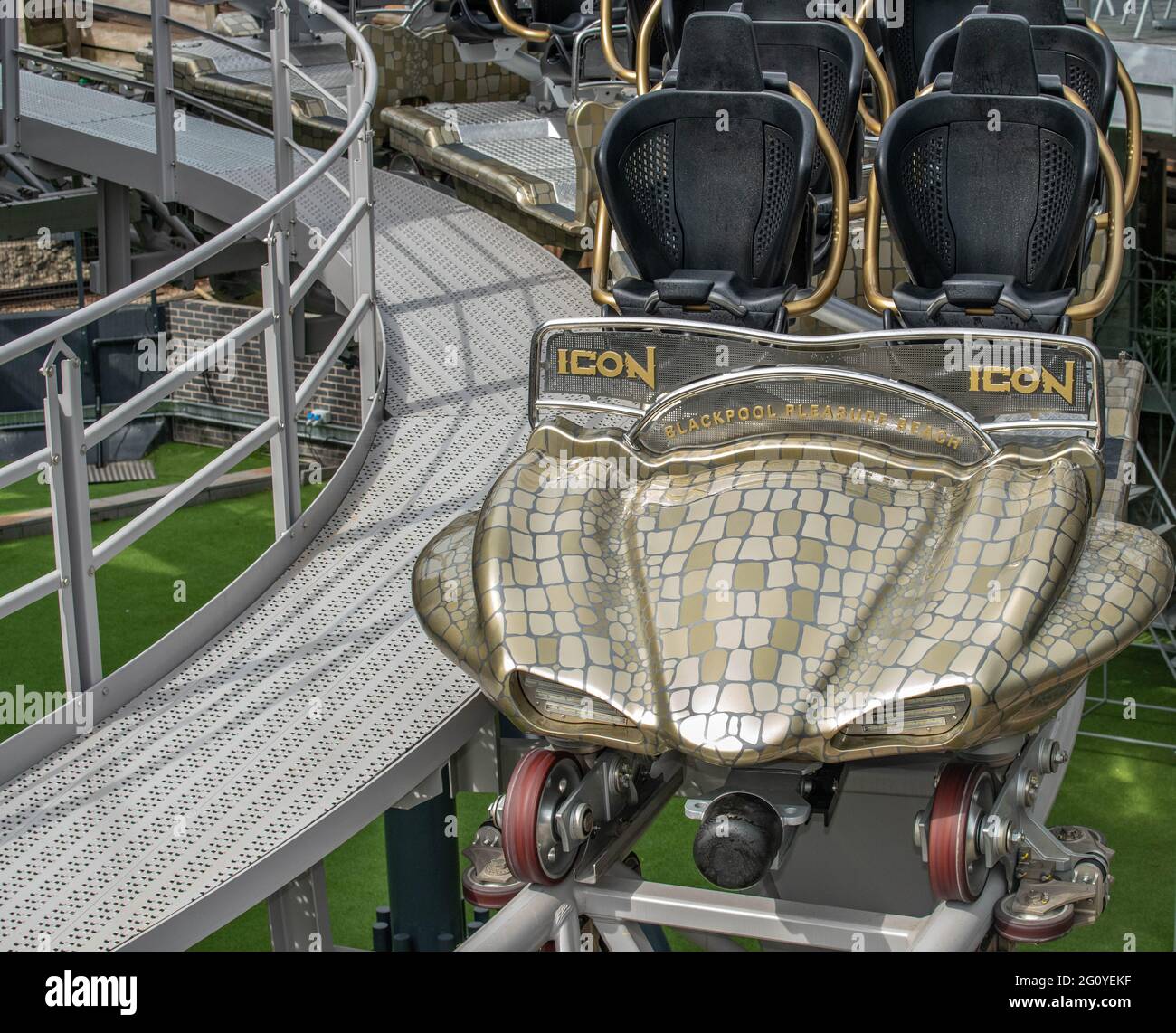 Icon, neue Achterbahn für Blackpool Pleasure Beach, Front Care und leere Züge während der Bauarbeiten Stockfoto