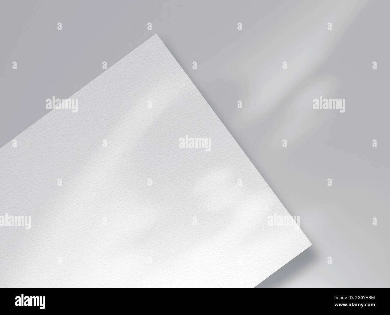 Karten- oder Blattmockup mit abstrakten Schatten. Platz für Text, Ideen. Stockfoto