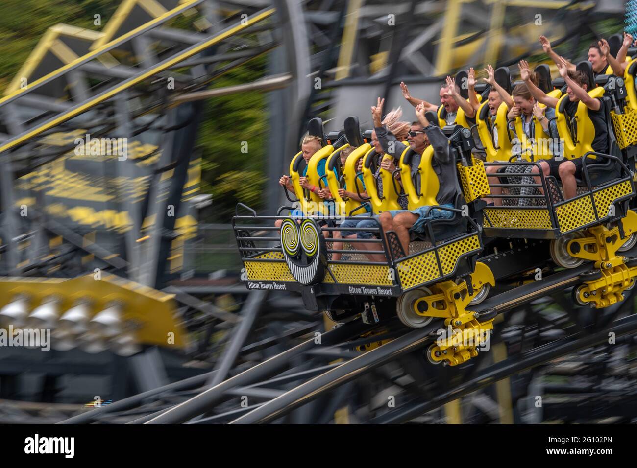 Die Smiler Weltrekord bricht 14 Inversion Rollercoaster bei Alton Towers England Stockfoto