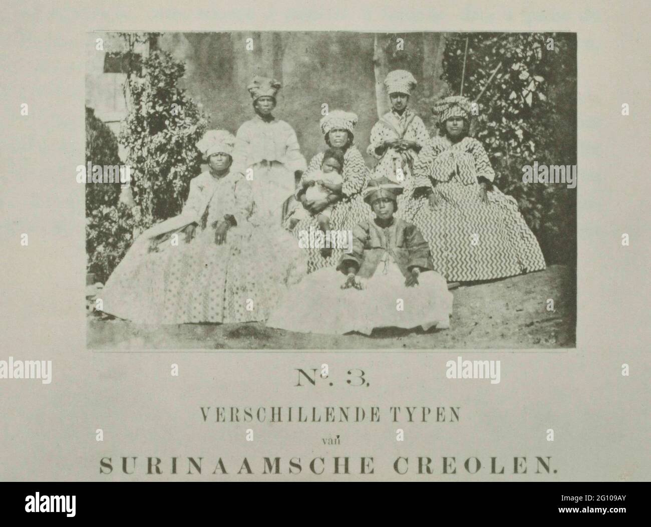 Gruppenportrait von Surinam ('Suriname Creoles'); Les Habitants De Suriname. Anmerkungen recueillies à l'Exposition Colonial d'Amsterdam und 1883.. Stockfoto