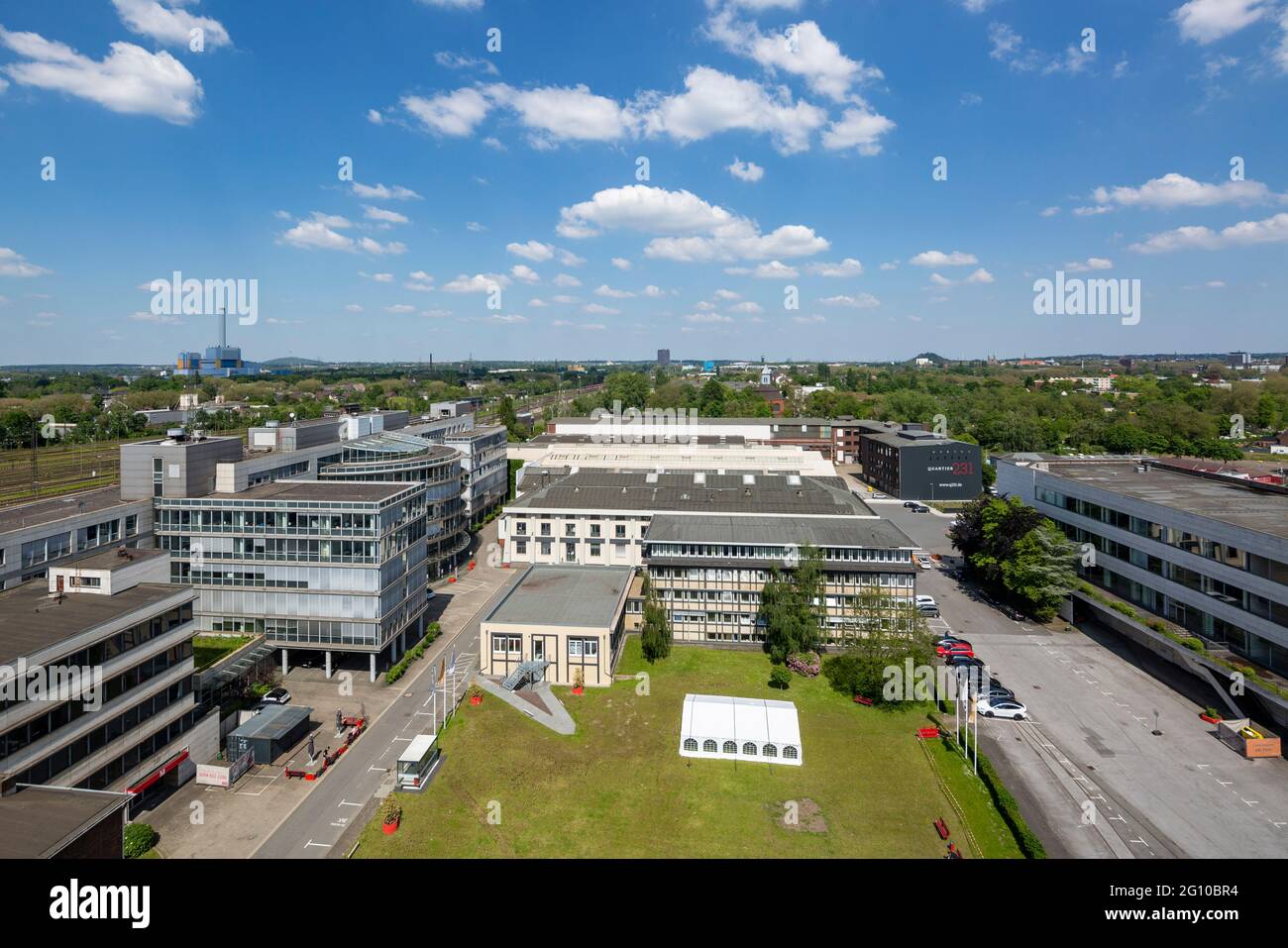 Deutschland, Oberhausen, Alt-Oberhausen, Oberhausen-Lirich, Ruhrgebiet, Niederrhein, Rheinland, Nordrhein-Westfalen, NRW, Quartier 231, Gewerbepark für die Vermietung von Büroräumen, ehemalige Babcock Borsig AG, Hersteller von Dampfkesseln, Bürogebäuden und Verwaltungsgebäuden, hinter der Müllverbrennungsanlage GMVA Stockfoto