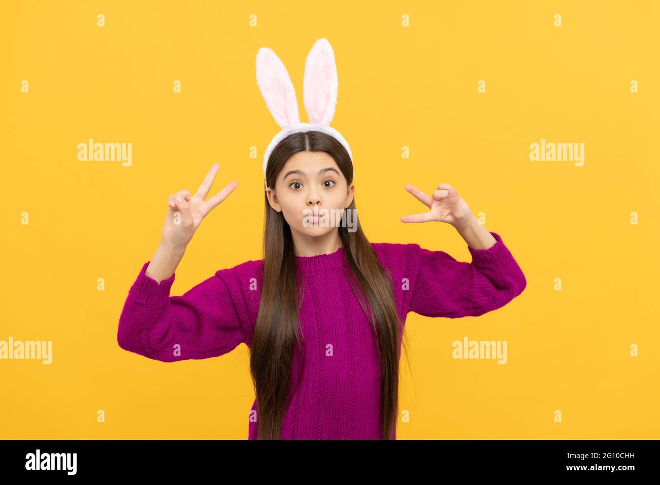 bunny kommt. Nur Spaß haben. Bereit für die Party. Glückliche Kindheit. bunny Kind. Stockfoto