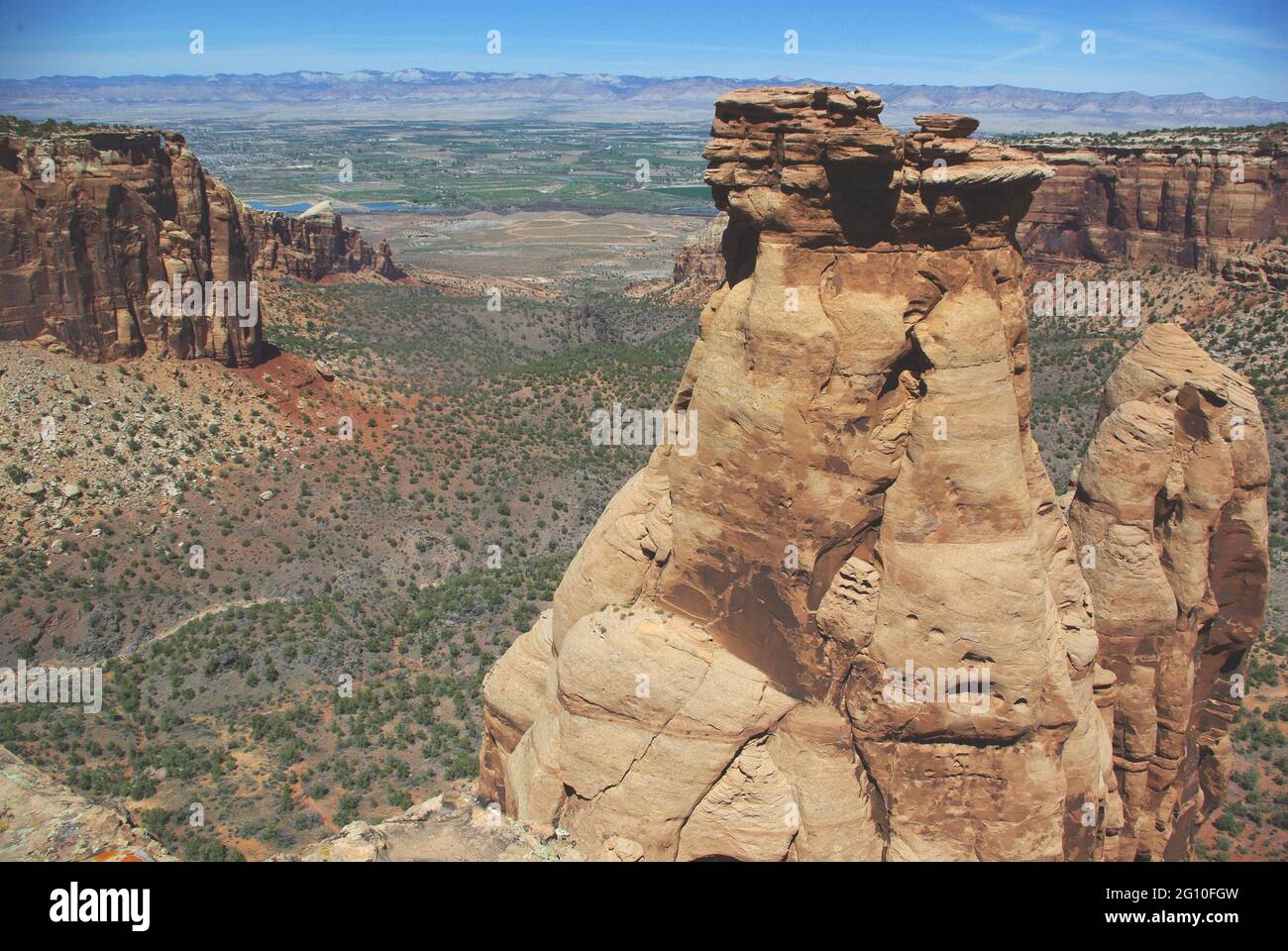 Blick vom Trail am Rim Rock Drive, Colorado National Monument, Grand Junction, Colorado, USA Stockfoto