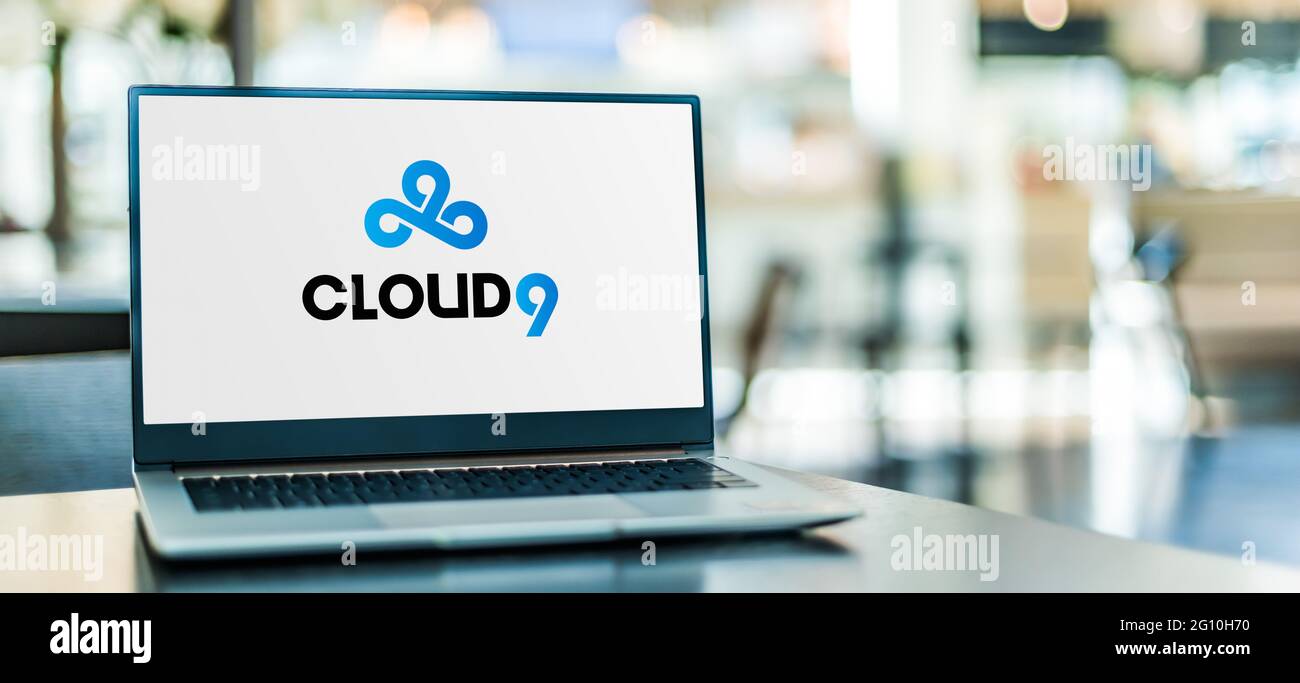 POZNAN, POL - 1. MAI 2021: Laptop-Computer mit Logo von Cloud9 Esports, einem professionellen eSports-Unternehmen mit Sitz in Santa Monica, Kalifornien, USA Stockfoto