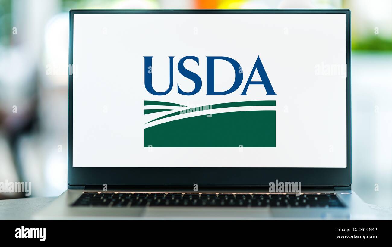 POZNAN, POL - 1. MAI 2021: Laptop-Computer mit Logo der USDA, der Bundesgeschäftsstelle, die für die Entwicklung und Ausführung des Bundes zuständig ist Stockfoto