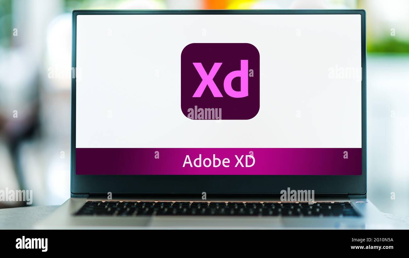 POZNAN, POL - 15. MAI 2021: Laptop-Computer mit Logo von Adobe XD, einem vektorbasierten User Experience Design-Tool für Web-Apps und mobile Apps, deve Stockfoto