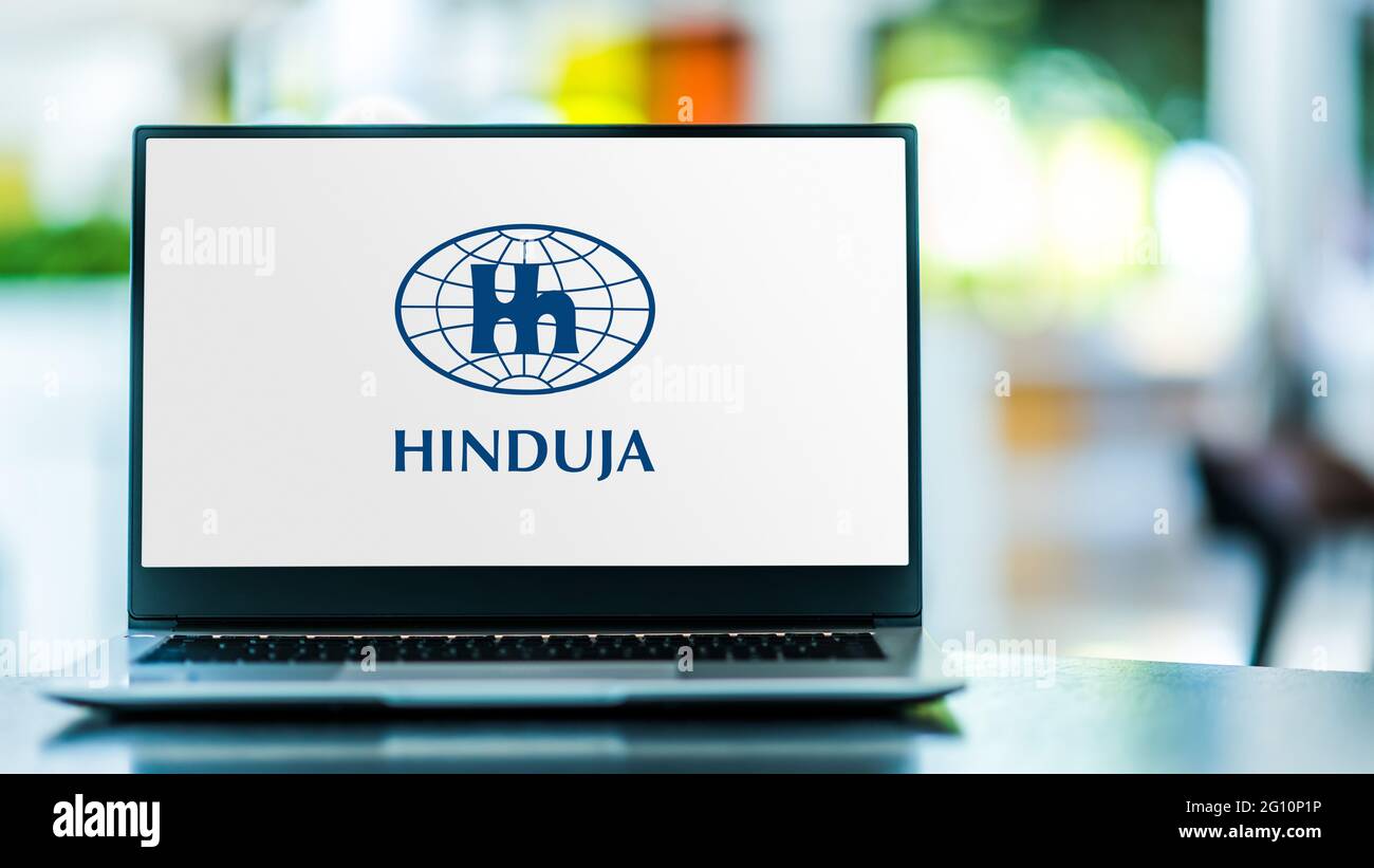 POZNAN, POL - 1. MAI 2021: Laptop-Computer mit Logo der Hinduja Group, einem anglo-indischen transnationalen Konglomerat mit Sitz in Mumbai, Indien und der Region hea Stockfoto