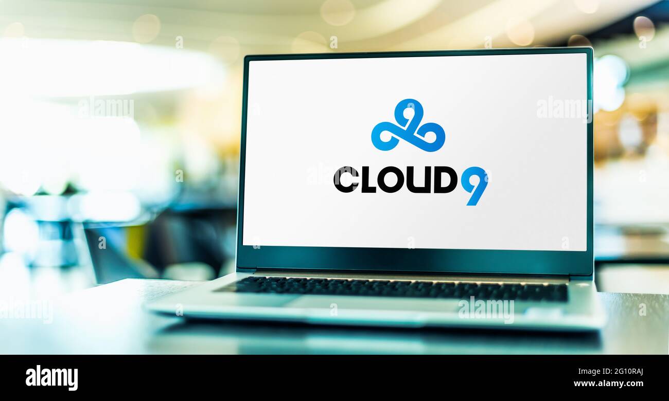 POZNAN, POL - 1. MAI 2021: Laptop-Computer mit Logo von Cloud9 Esports, einem professionellen eSports-Unternehmen mit Sitz in Santa Monica, Kalifornien, USA Stockfoto